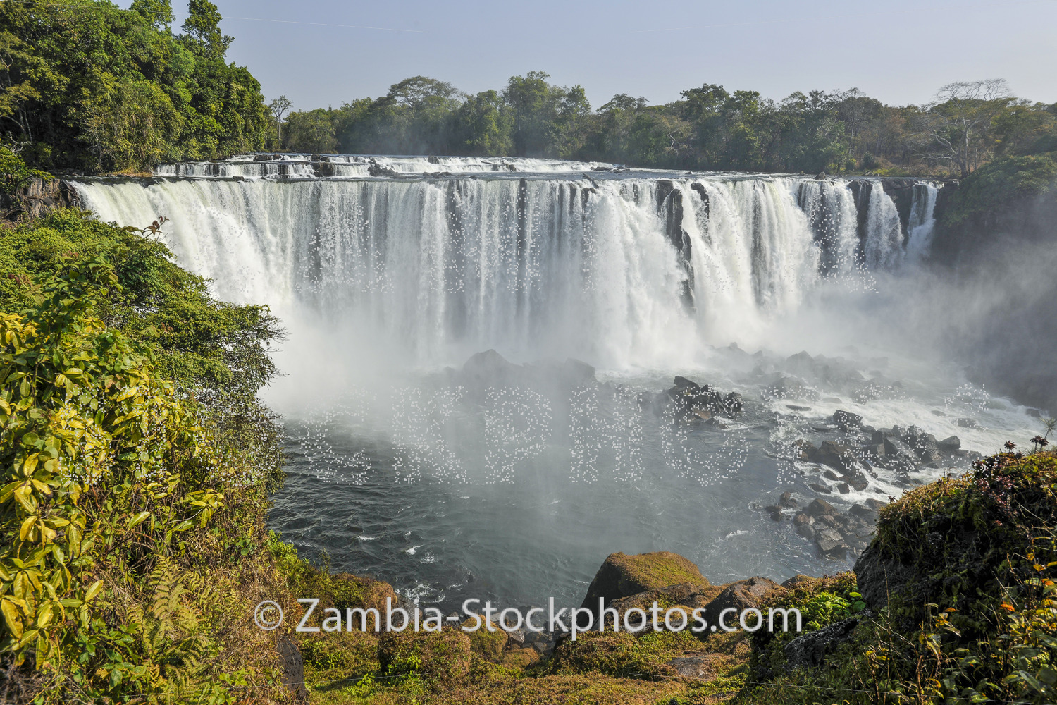Lumangwe Falls.jpg - Zamstockphotos.com